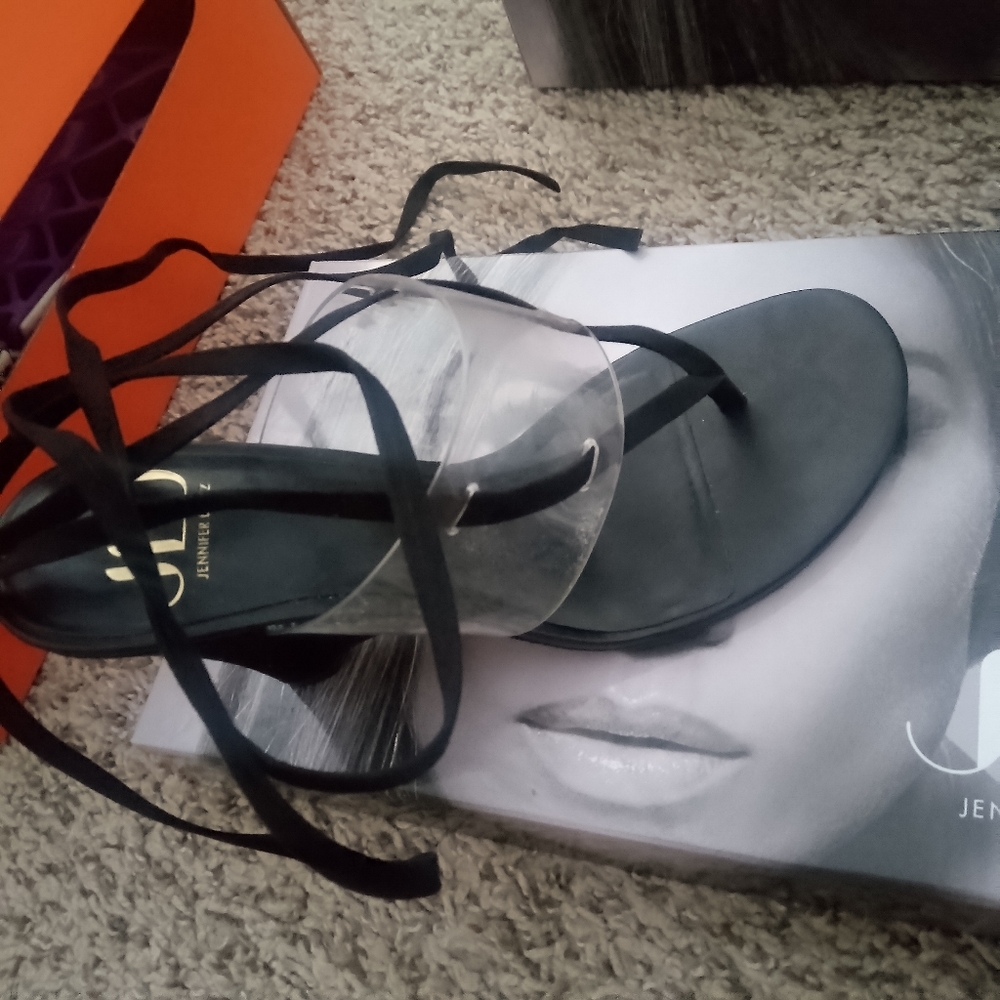 Shoe's - Picture 5 of 8